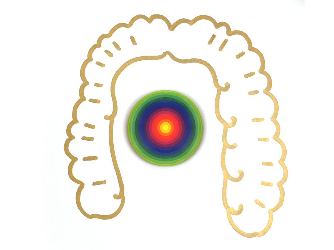 Un contour doré ressemblant à la perruque d'un juge entoure gracieusement un motif arc-en-ciel concentrique sur un fond blanc, incarnant l'élégance du design graphique.