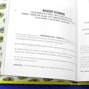 Page de recette du « Ragoût de Chiens », détaillant les ingrédients et les étapes de préparation. Page 24, avec des suggestions de présentation.