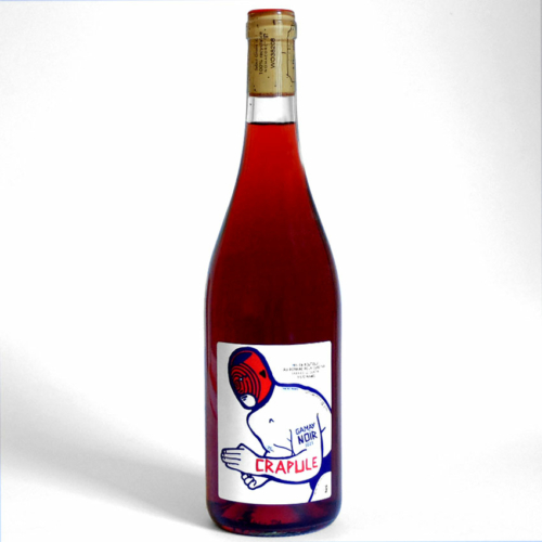 Une bouteille de vin rouge étiquetée « Crapule Gamay Noir », avec une illustration d'une personne aux contours rouges et bleus.