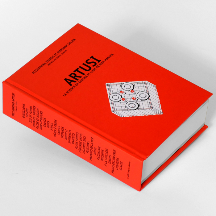 Un livre rouge intitulé « Artusi » avec un graphique représentant une pile de morceaux de sucre sur la couverture.